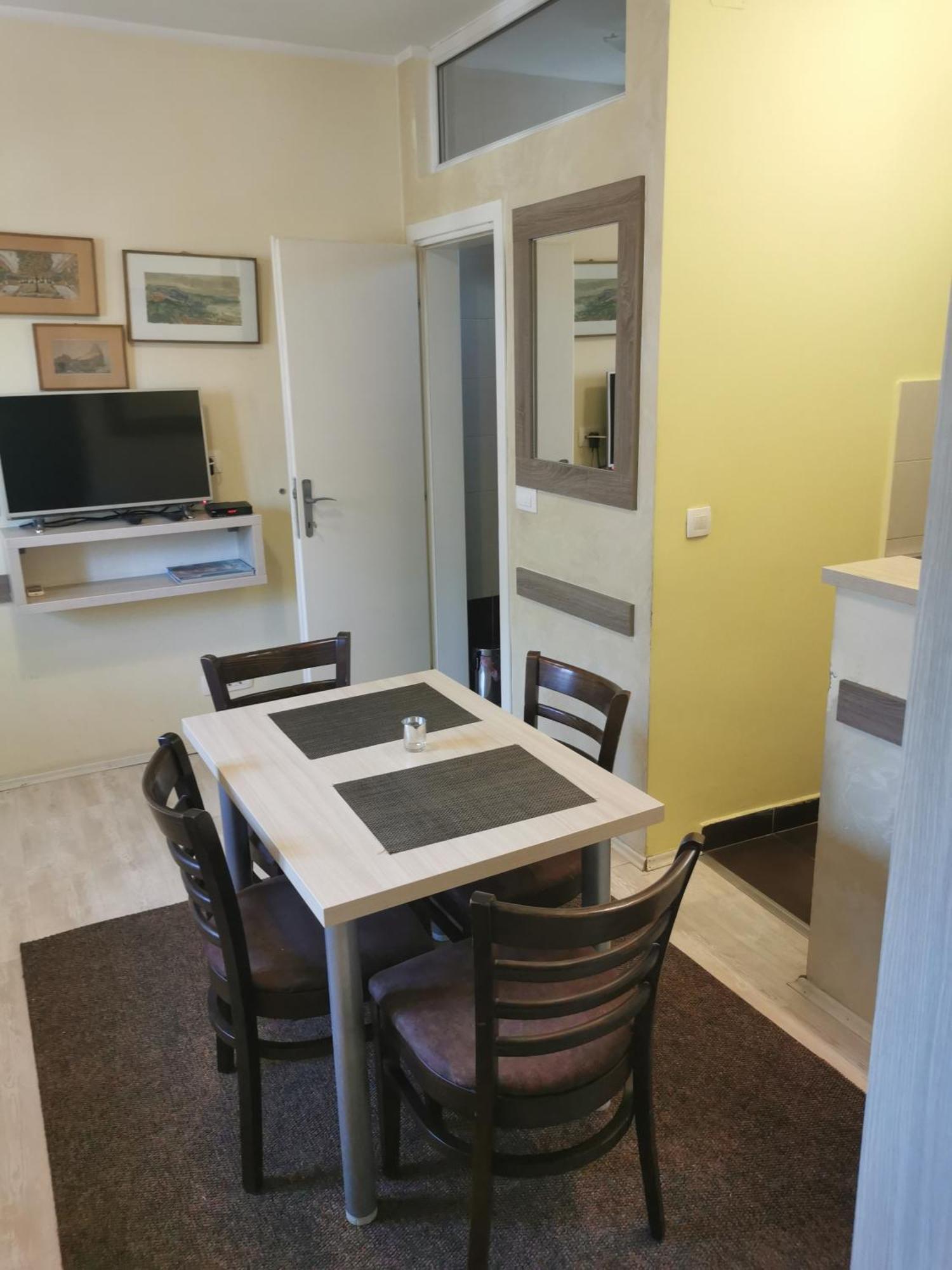 Agape Downtown Apartment Belgrade Bilik gambar